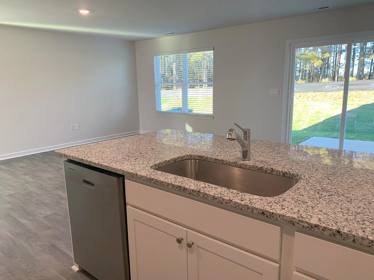 3 bed, 2.5 bath, 1400 sqft, $1,749 — Photo 4