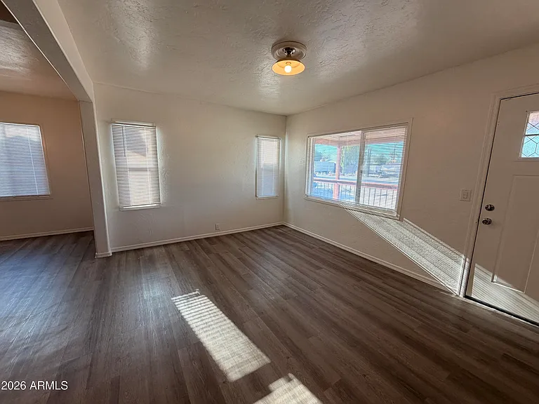 370 W Pima Ave — Photo 4
