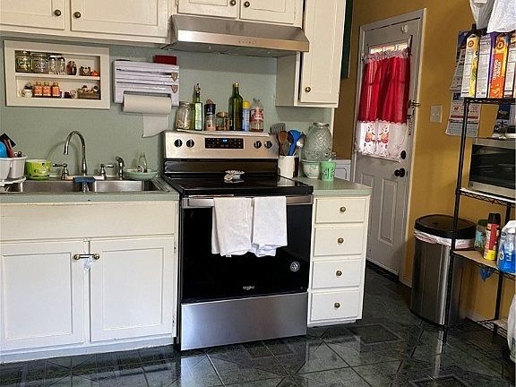 3rd image of 4004 Pond St