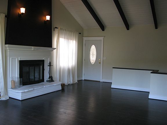 3rd image of 450 Delle Dr