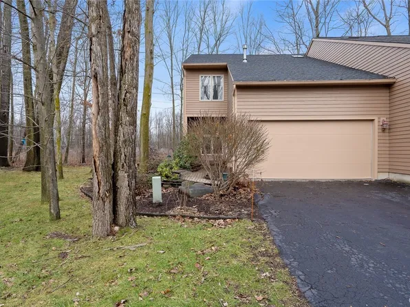 8601 Wrenwood Cir, Baldwinsville, NY 13027