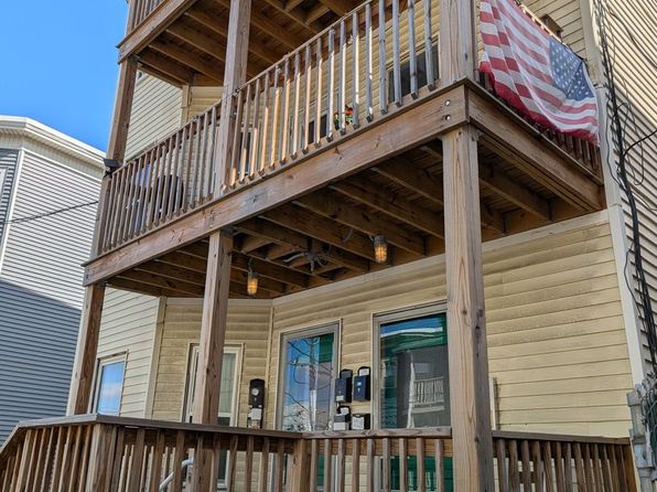 185 Lowell St APT 3