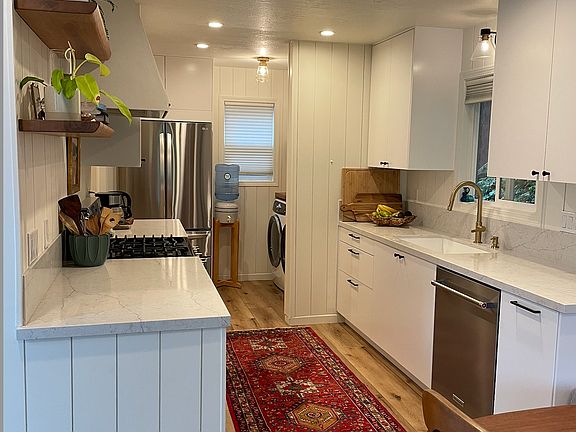 Brand New Kitchen
 New appliances!