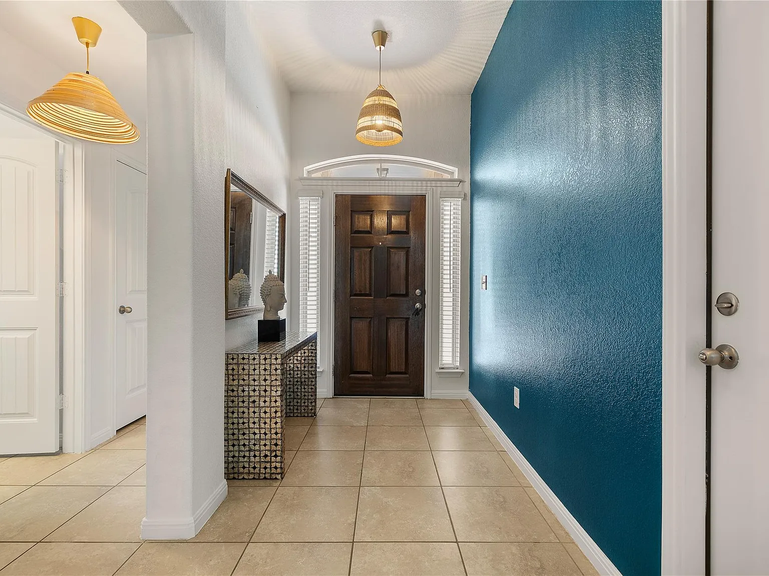 3 bed, 2.0 bath, 1920 sqft, $2,200 — Photo 4