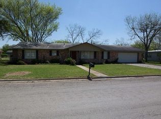 1331 Hummingbird Ln, Seguin, TX 78155