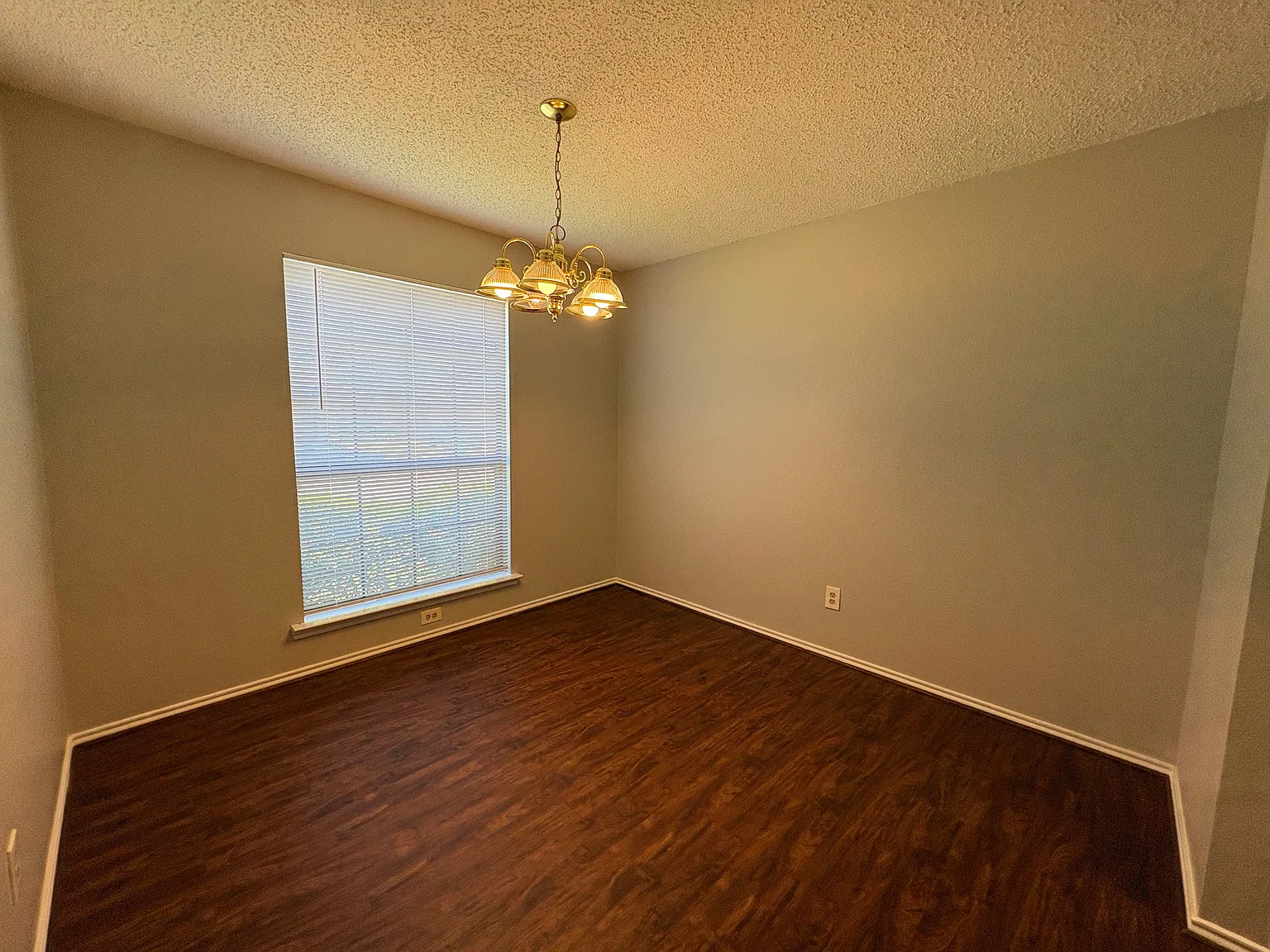 3 bed, 1446 sqft, $1,895 — Photo 3