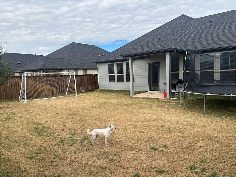 2029 Dovedale Dr — Photo 17