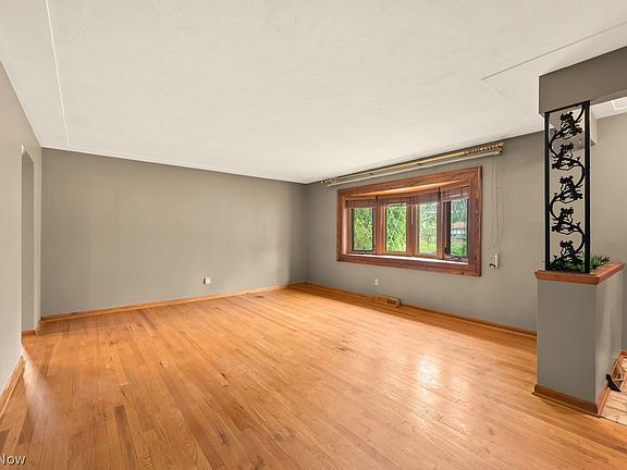 5th image of 447 Stafford Dr