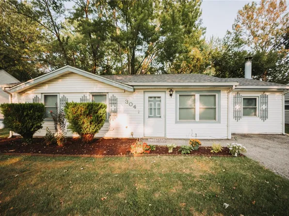 304 Countryside Ln, Fairview Heights, IL 62208