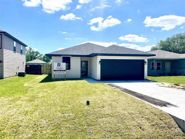 2904 5th St, Bay City, TX 77414