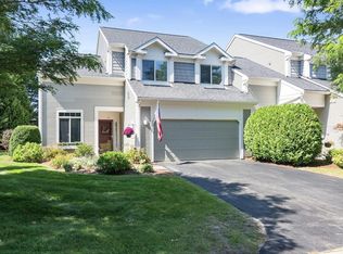 15 Hummingbird Ln, South Burlington, VT 05403