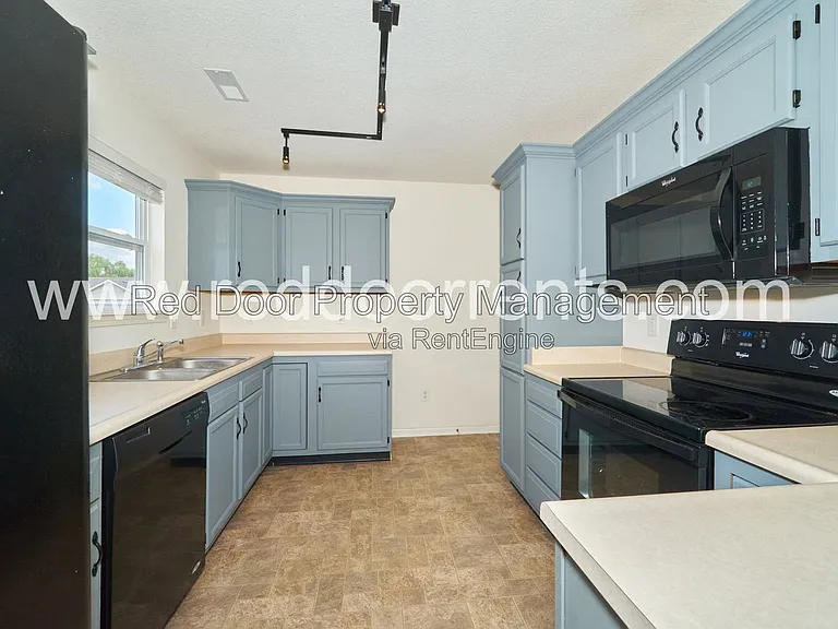 127 Broadmoor Bnd — Photo 2