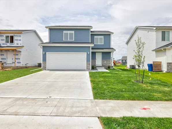 416 E 4th St S, Newton, IA 50208