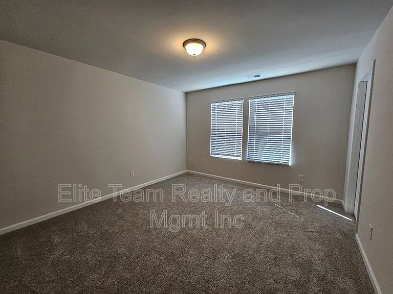 3108 Cheyney Park Dr — Photo 30