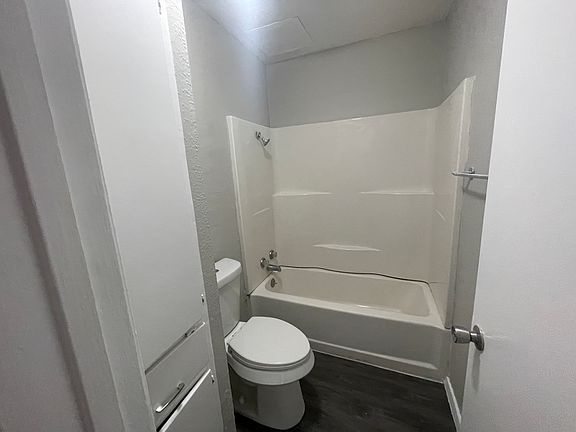 4th image of 607 Parsons St #1