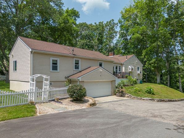 2 Whiteweed Dr, Dartmouth, MA 02747