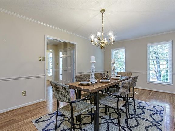3rd image of 214 Windrift Dr