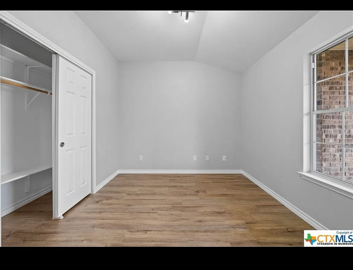 4 bed, 1800 sqft, $2,200 — Photo 2