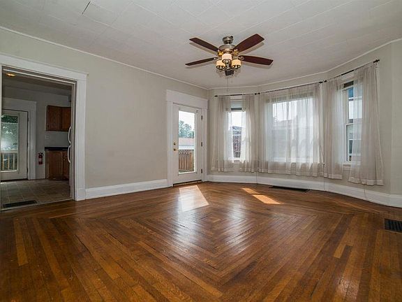 4th image of 3804 Elsmere Ave