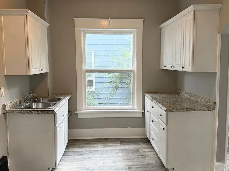 1615 Rowland Ave NE — Photo 4