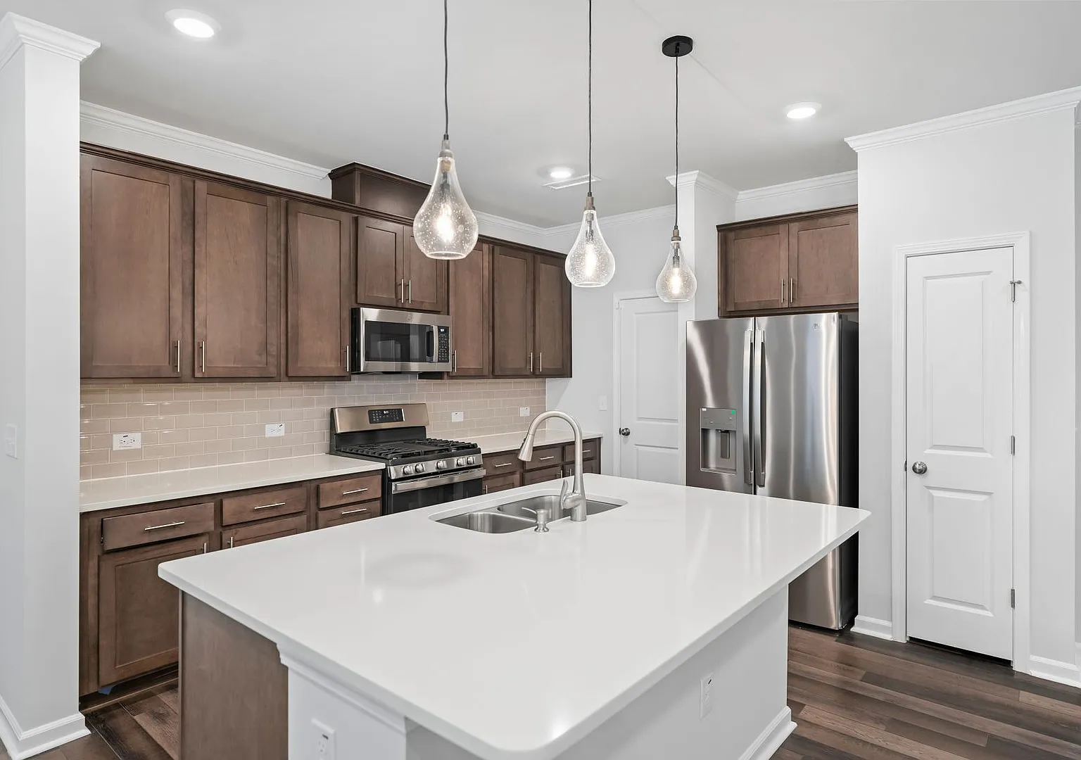 Spacious 3BR Townhome in Chatham Park with Screened Porch — Photo 3