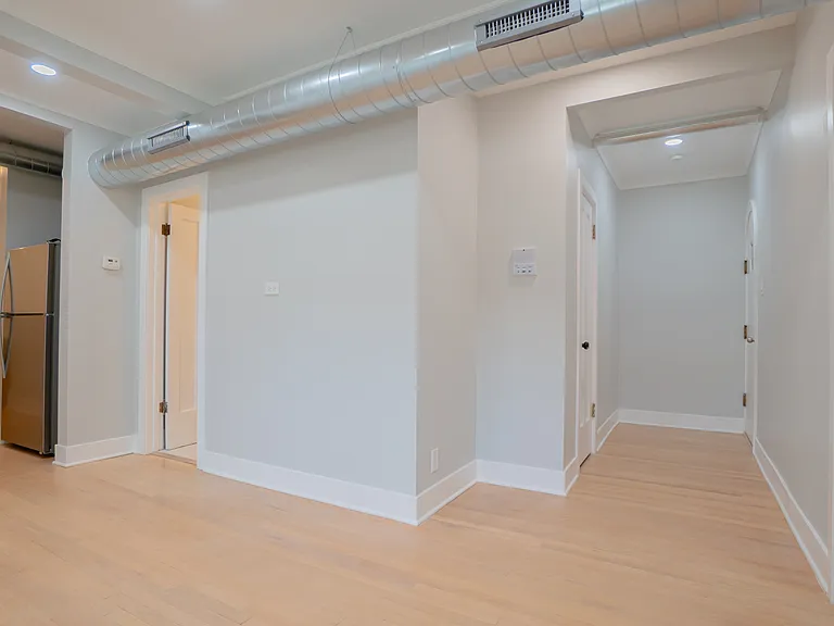5659 N Rockwell St #1 — Photo 8
