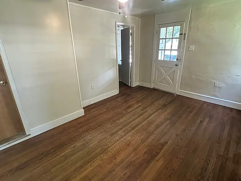 21 W Main St — Photo 3