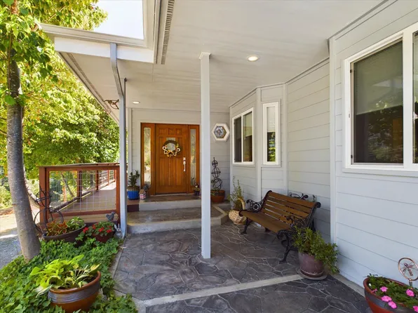 128 Harnden Ln, Willow Creek, CA 95573