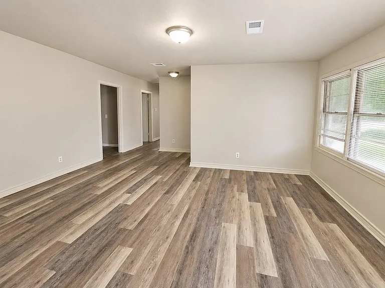 2914 Tarpey Ave — Photo 3