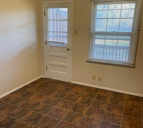 3rd image of 611 Thunderbird Ct
