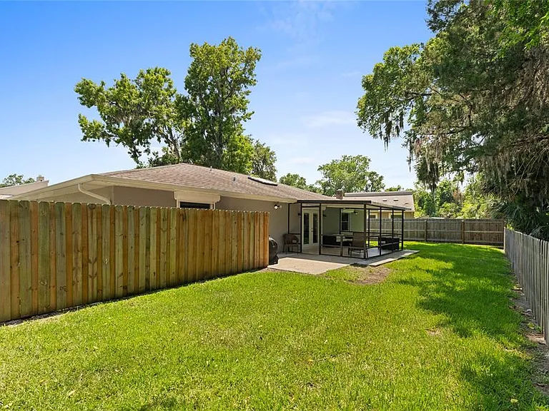 909 Bentwood Ln #1 — Photo 31