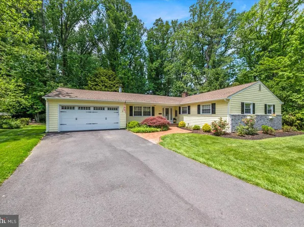 40 Pine Knoll Dr, Lawrence Township, NJ 08648