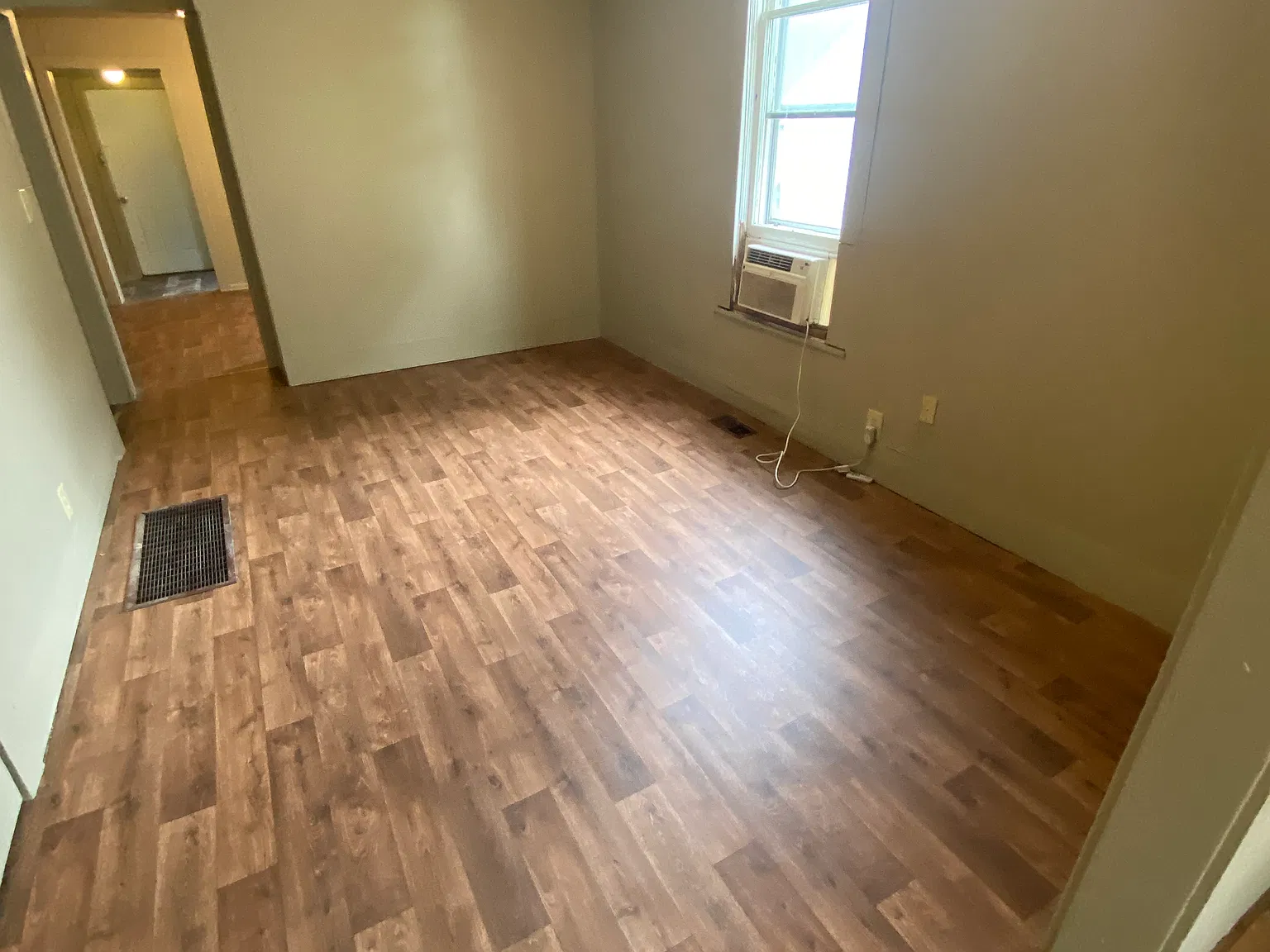 2 bed, 1070 sqft, $895 — Photo 4