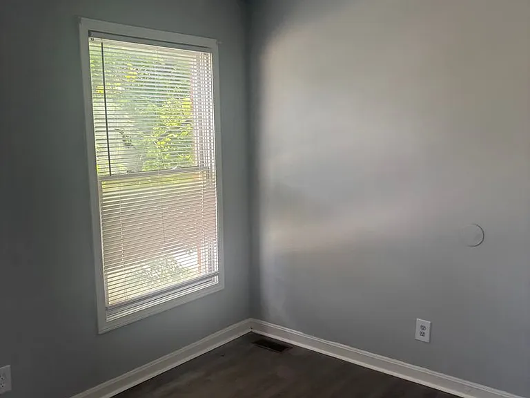 2404 Montgomery St — Photo 4