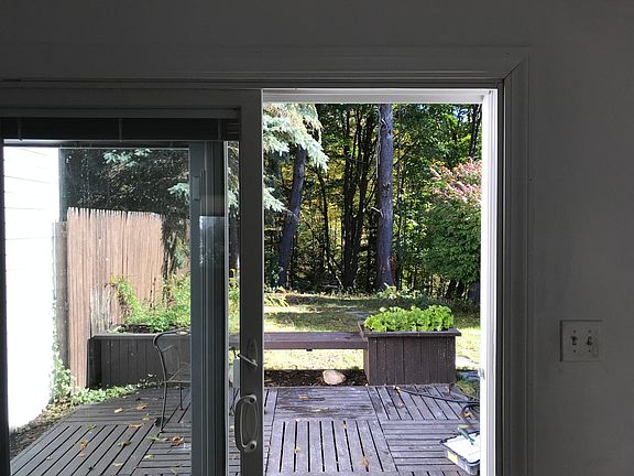 4th image of 41 Green Meadow Dr