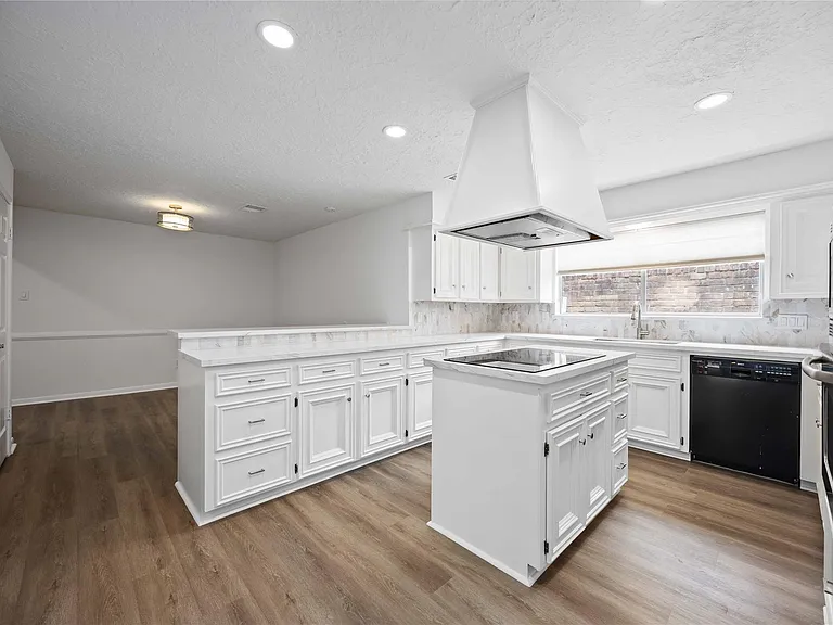 14143 Hillvale Dr — Photo 16