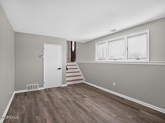 3rd image of 517 Alfred Road
