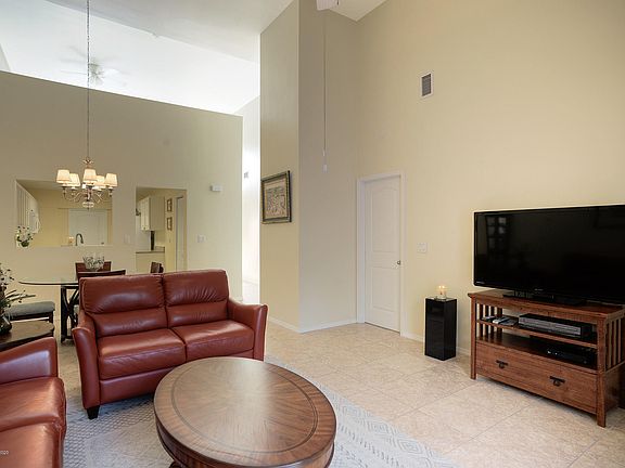 5th image of 28 Emerald Ct