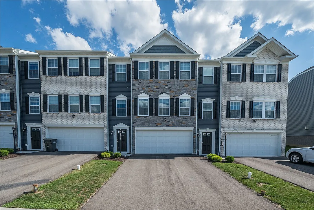 3 bed, 2.5 bath, 2252 sqft, $3,495 — Photo 1