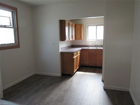 5th image of 1412 Middle Ave