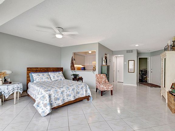 4th image of 2936 Lake Shore Drive #309
