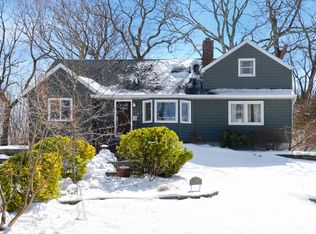 16 Beacon Dr, Port Washington, NY 11050