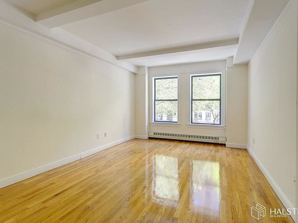 1st image of 17 Park Ave APT 202