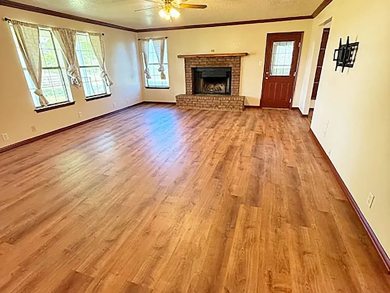 326 County Road 4228 — Photo 7