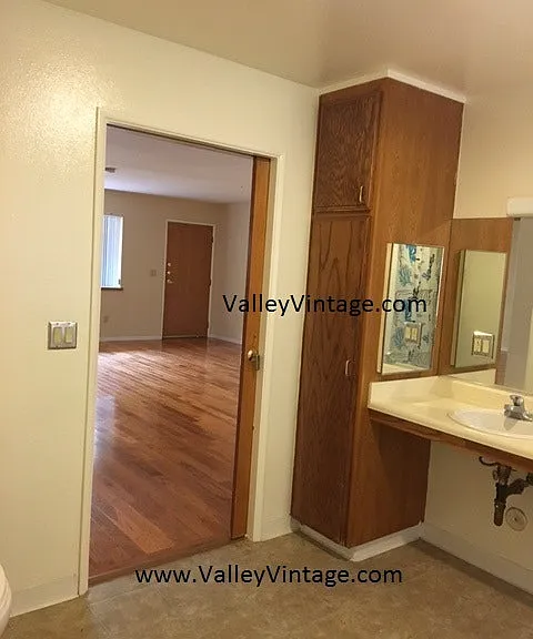 11508 Moorpark St #C — Photo 8