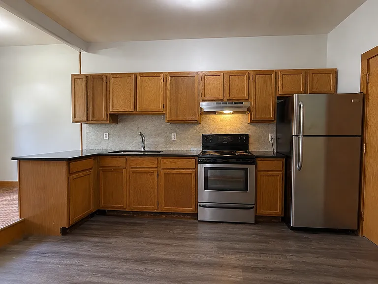 Emerson Manor Flats — Photo 16
