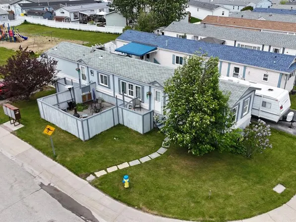 102 W Nickerson Ave, Hinton, AB T7V 1A6
