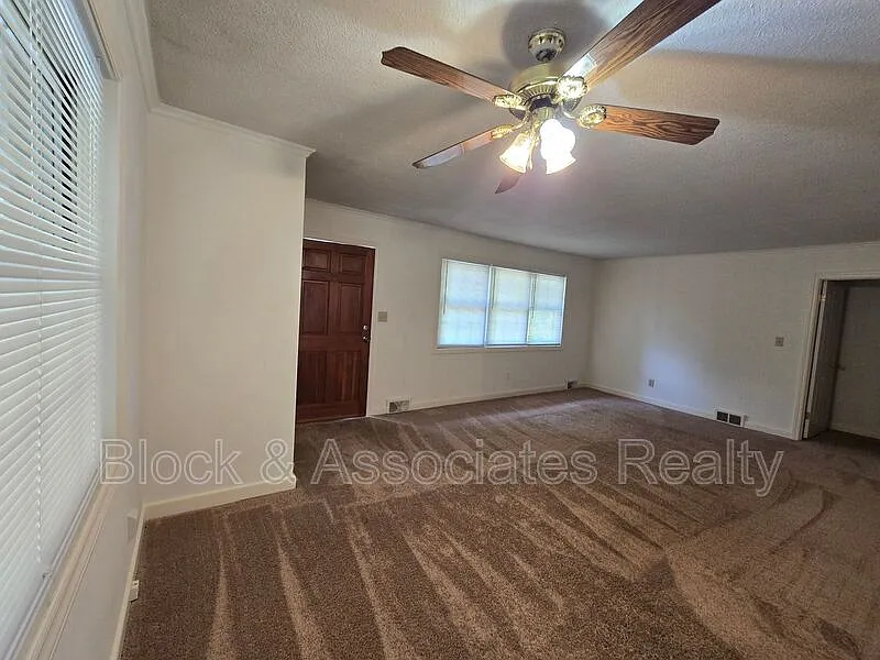 3 bed, 2.0 bath, $1,425 — Photo 4