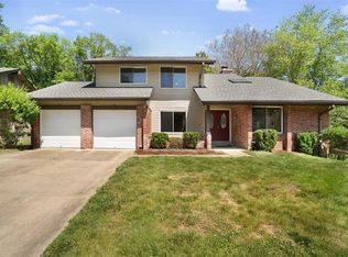 1290 Luray Dr, Chesterfield, MO 63017