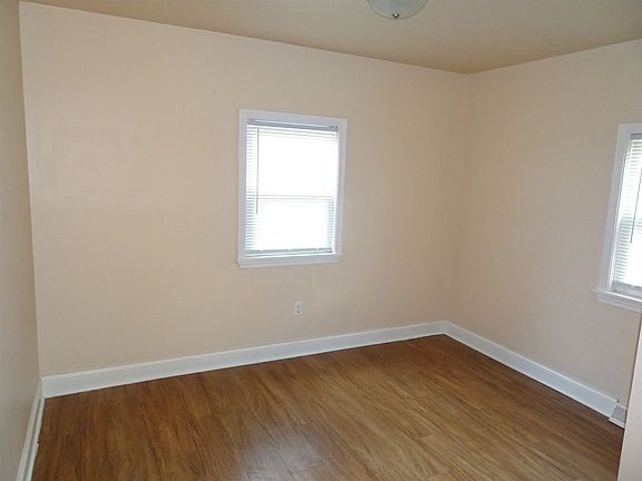 5th image of 808 E Washington St